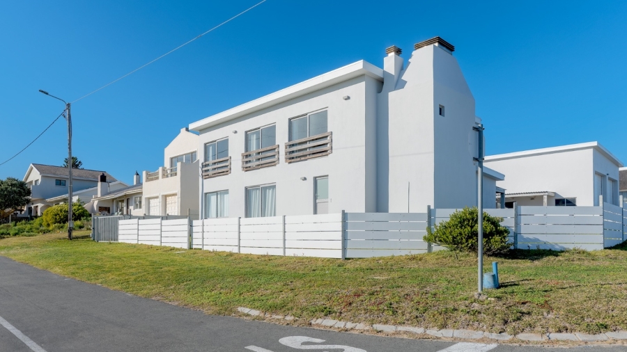 8 Bedroom Property for Sale in Struisbaai Western Cape